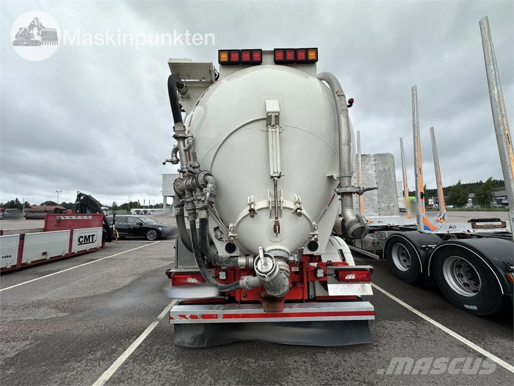 Scania R650B6X2*4NB شاحنات ذات صهاريج