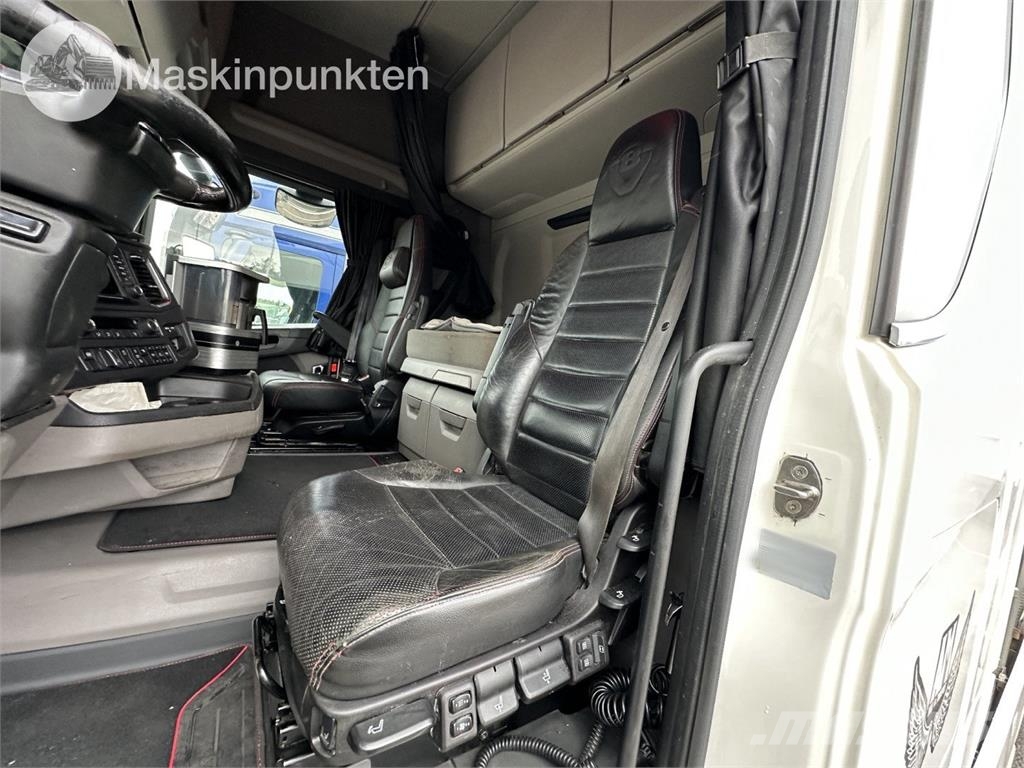 Scania R650B6X2*4NB شاحنات ذات صهاريج