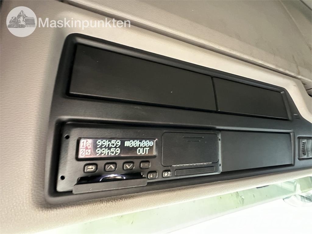 Scania R650B6X2*4NB شاحنات ذات صهاريج