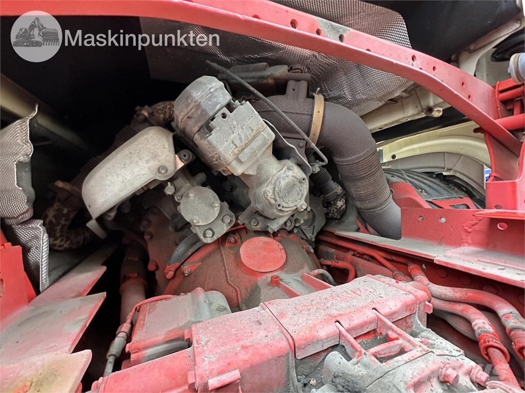 Scania R650B6X2*4NB شاحنات ذات صهاريج