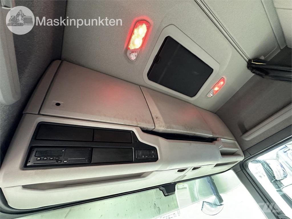 Scania R650B6X2*4NB شاحنات ذات صهاريج