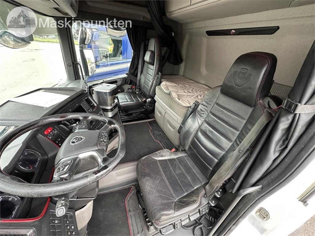 Scania R650B6X2*4NB شاحنات ذات صهاريج