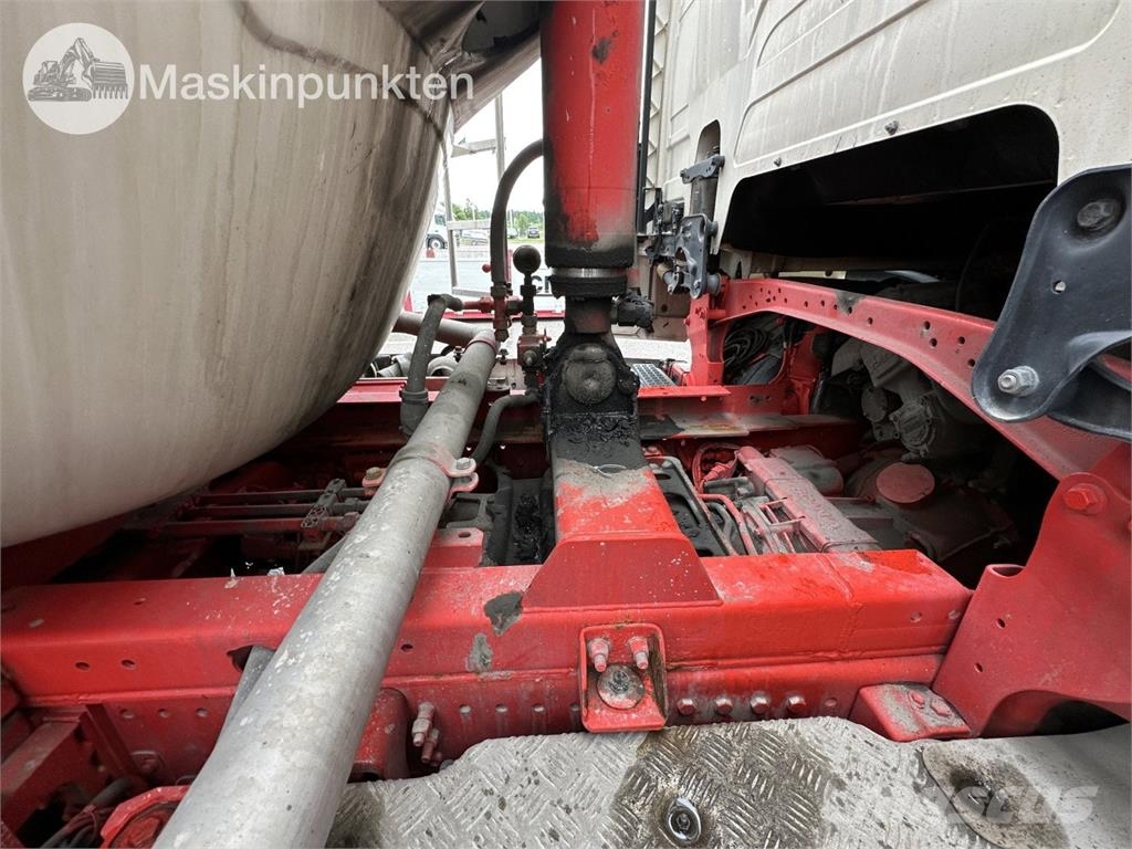 Scania R650B6X2*4NB شاحنات ذات صهاريج