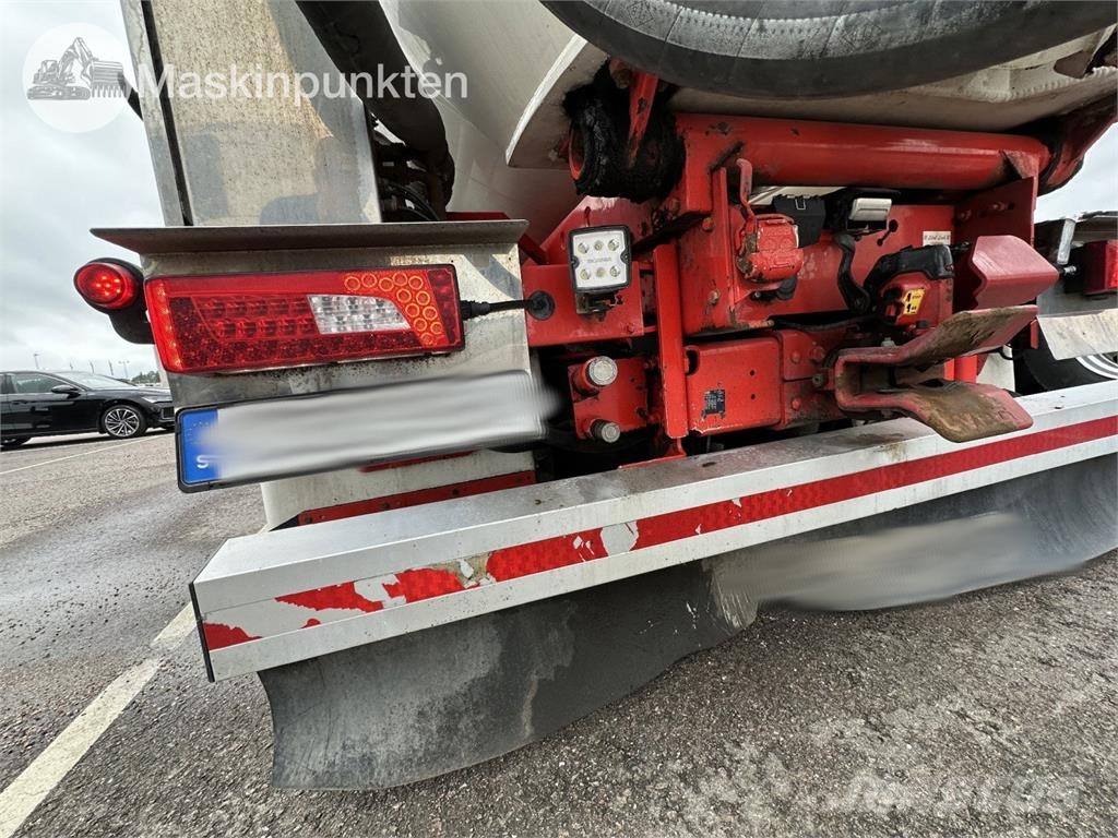 Scania R650B6X2*4NB شاحنات ذات صهاريج