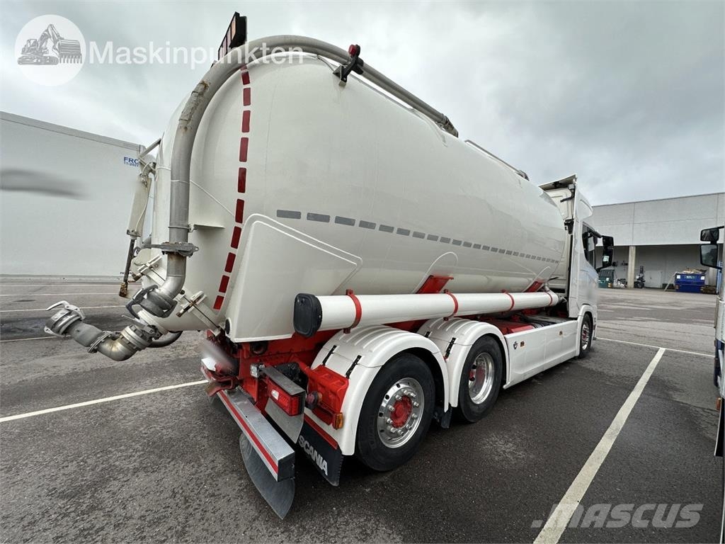 Scania R650B6X2*4NB شاحنات ذات صهاريج