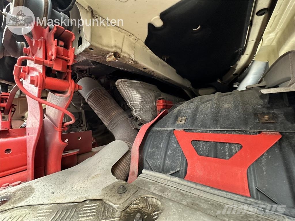 Scania R650B6X2*4NB شاحنات ذات صهاريج