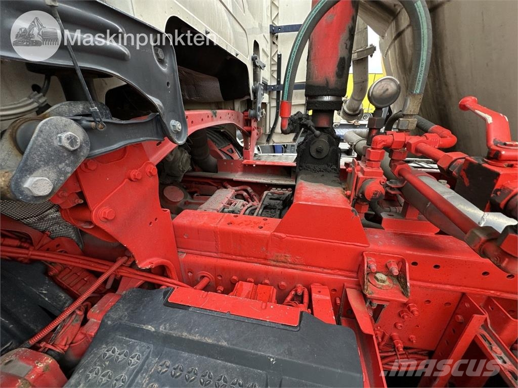 Scania R650B6X2*4NB شاحنات ذات صهاريج