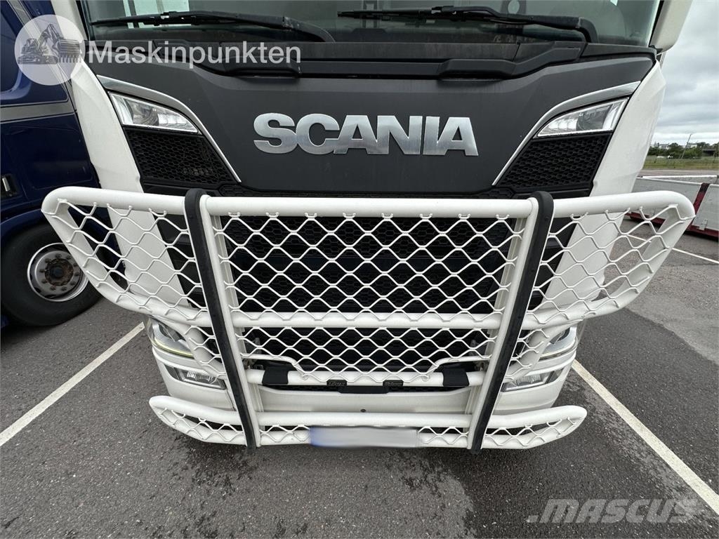 Scania R650B6X2*4NB شاحنات ذات صهاريج