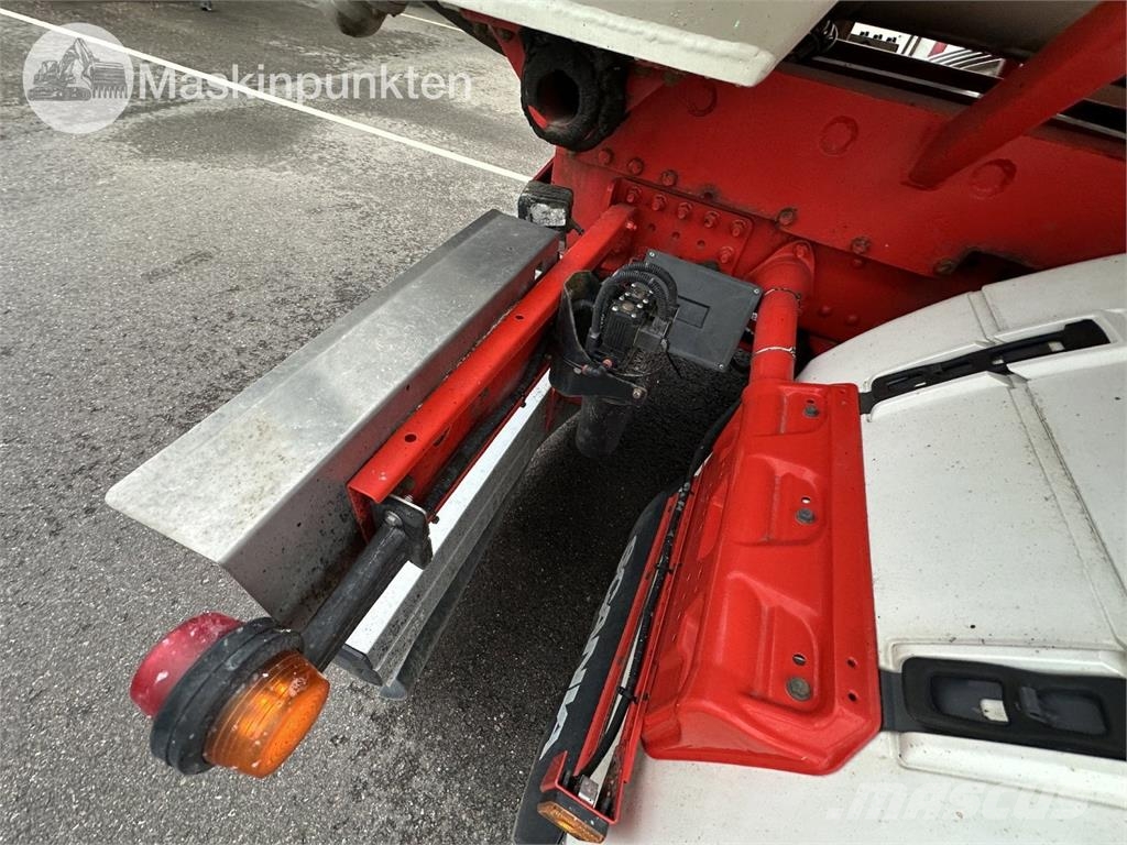 Scania R650B6X2*4NB شاحنات ذات صهاريج