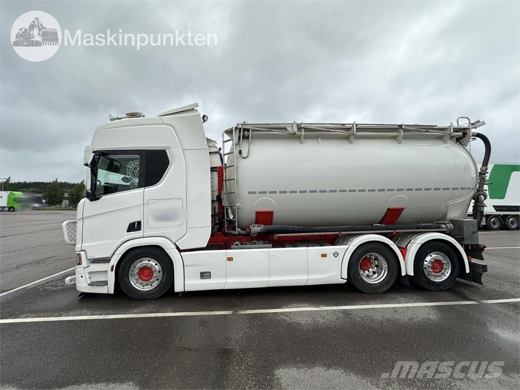 Scania R650B6X2*4NB شاحنات ذات صهاريج