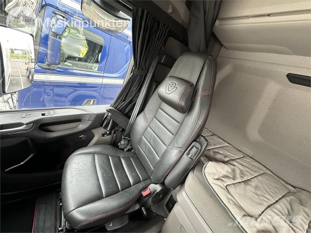 Scania R650B6X2*4NB شاحنات ذات صهاريج