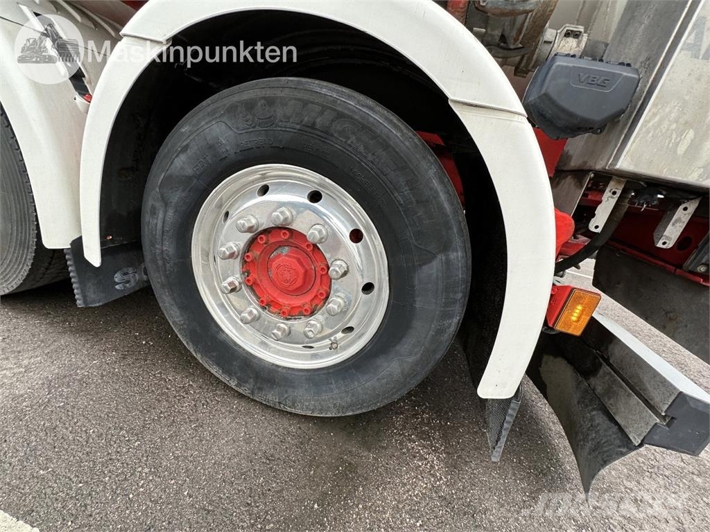 Scania R650B6X2*4NB شاحنات ذات صهاريج