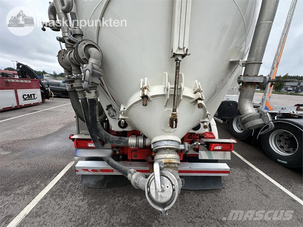 Scania R650B6X2*4NB شاحنات ذات صهاريج