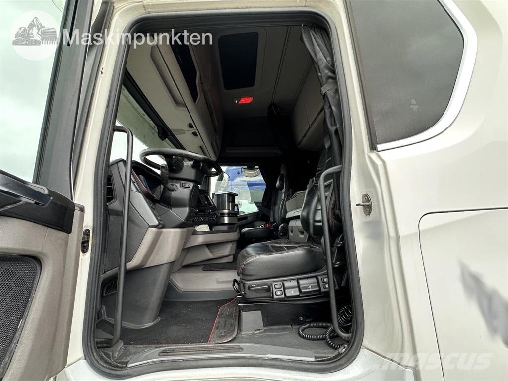 Scania R650B6X2*4NB شاحنات ذات صهاريج