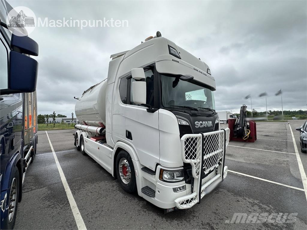 Scania R650B6X2*4NB شاحنات ذات صهاريج