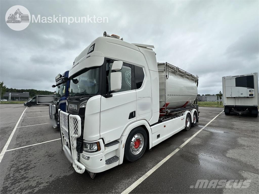 Scania R650B6X2*4NB شاحنات ذات صهاريج