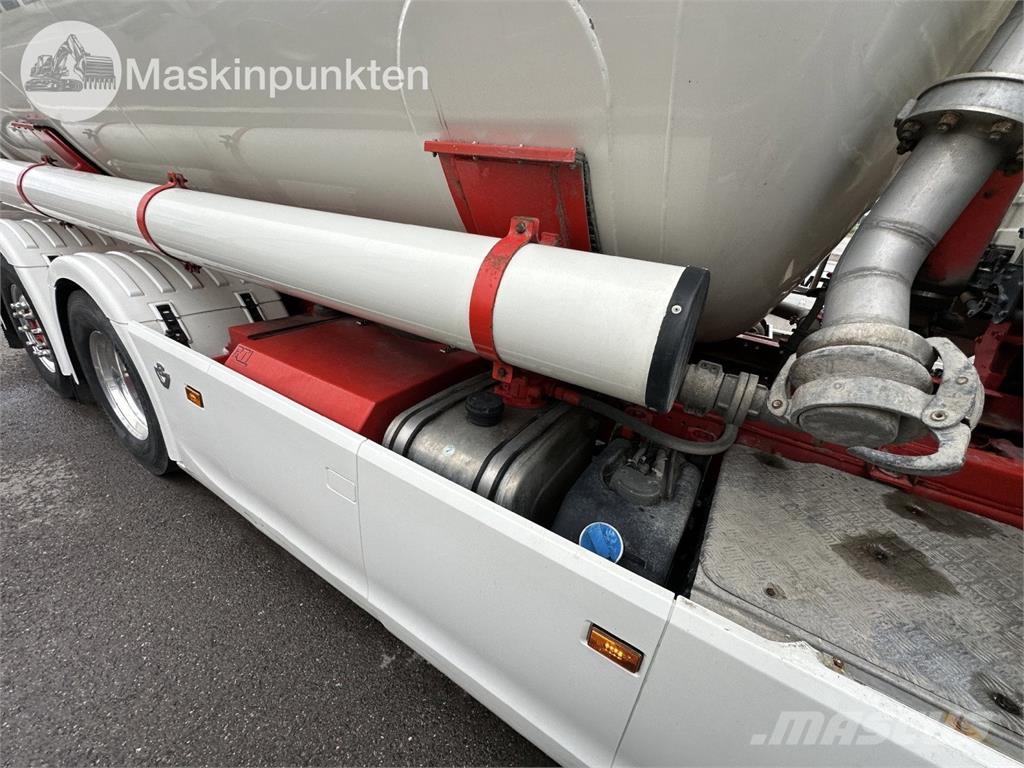 Scania R650B6X2*4NB شاحنات ذات صهاريج