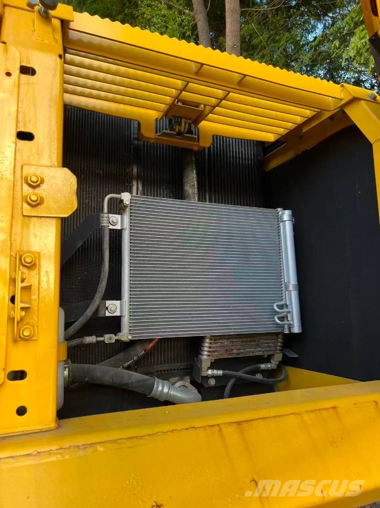 Komatsu PC 220-8 Pásové rýpadlá
