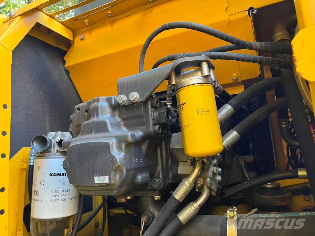 Komatsu PC 220-8 Pásové rýpadlá