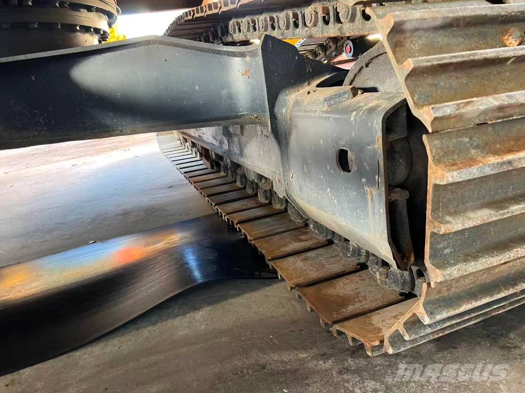 Komatsu PC 220-8 Pásové rýpadlá