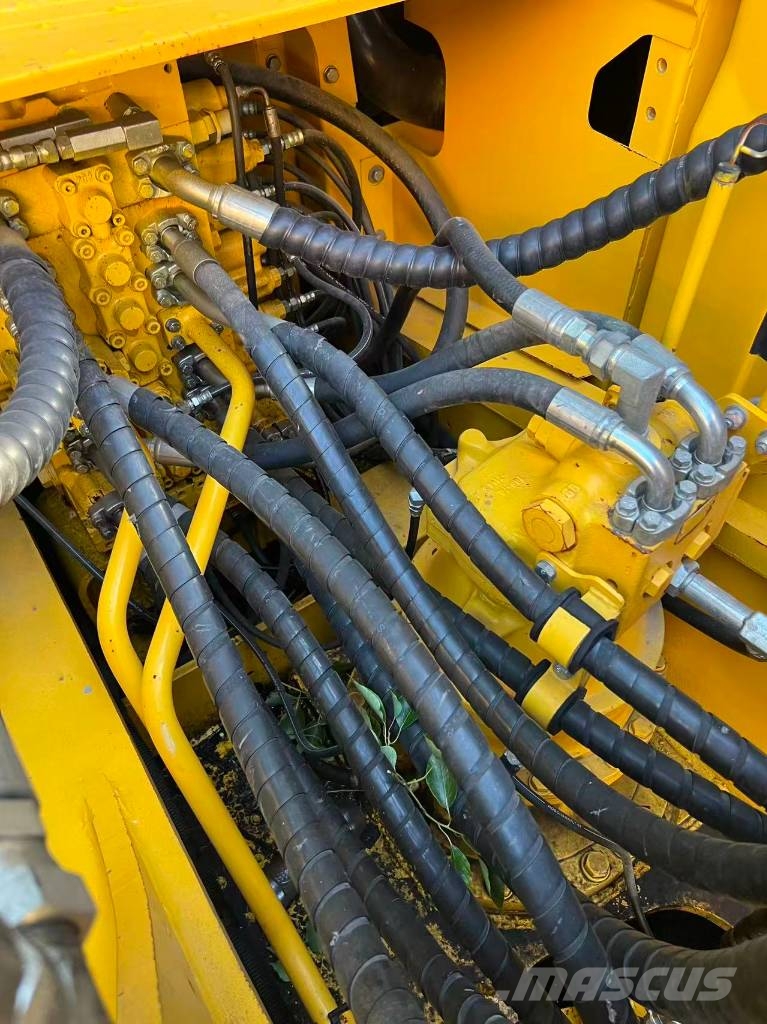 Komatsu PC 220-8 Pásové rýpadlá