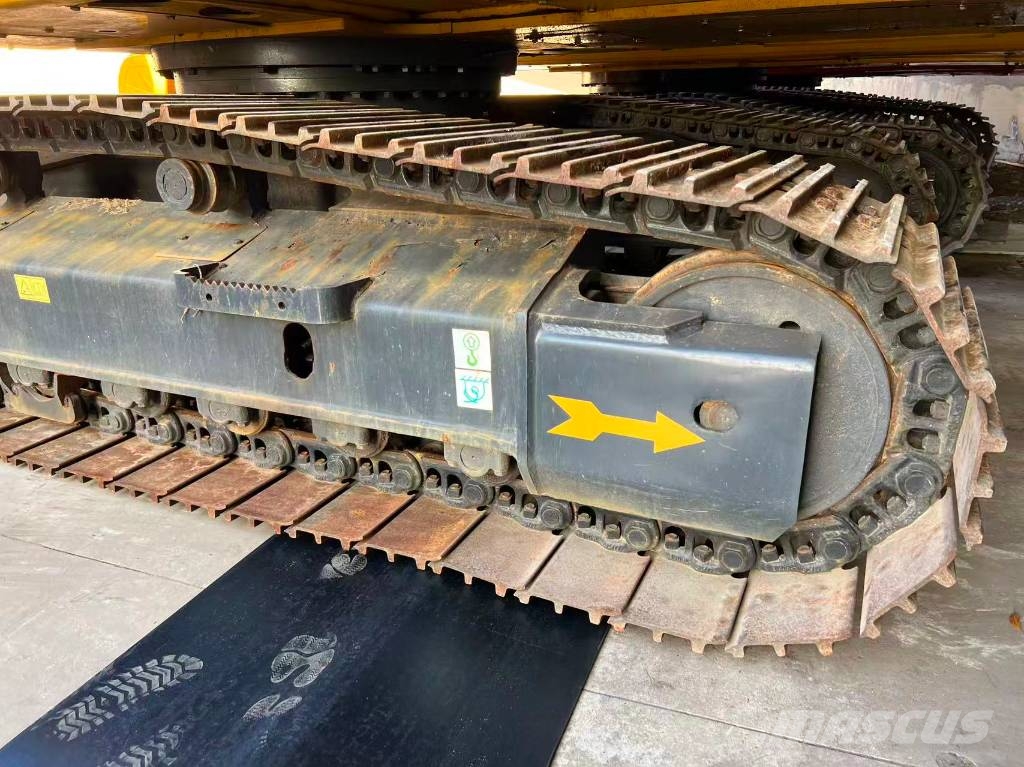 Komatsu PC 220-8 Pásové rýpadlá