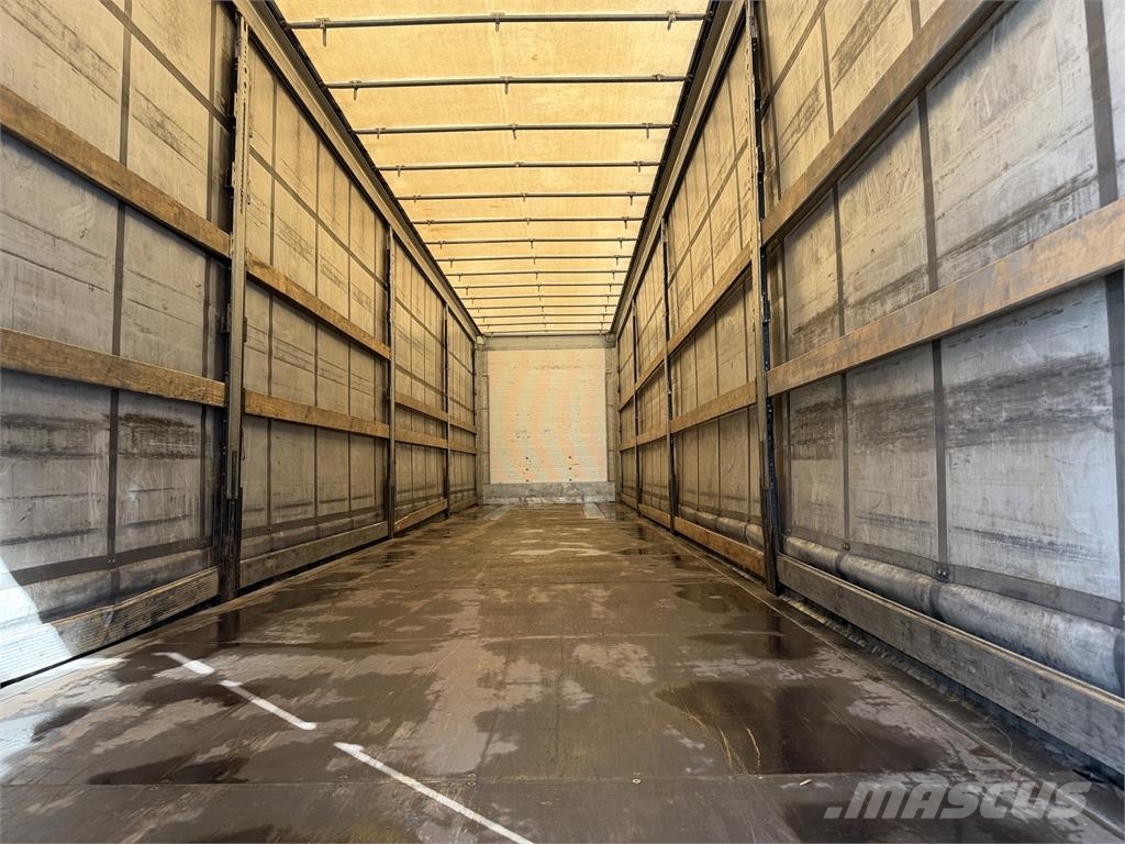 Schmitz Cargobull VIN 396 نصف مقطورات بباب جانبي