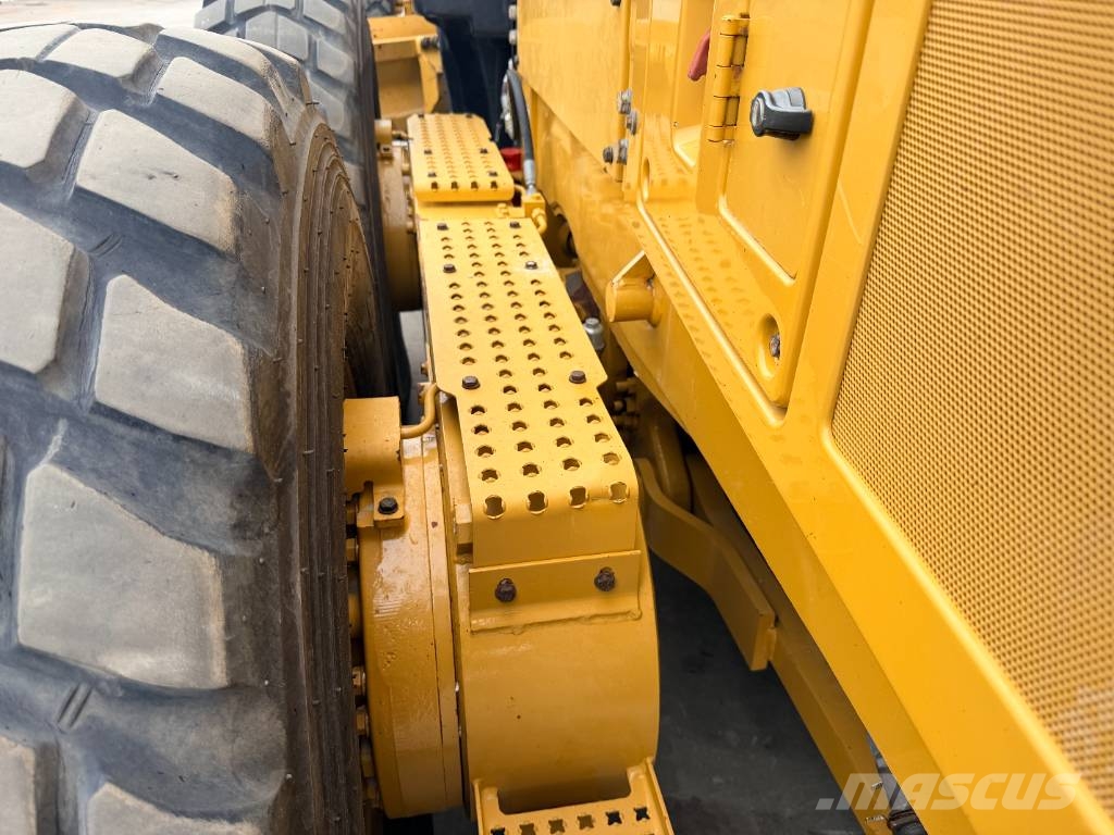 CAT 140M3 Niveleuse