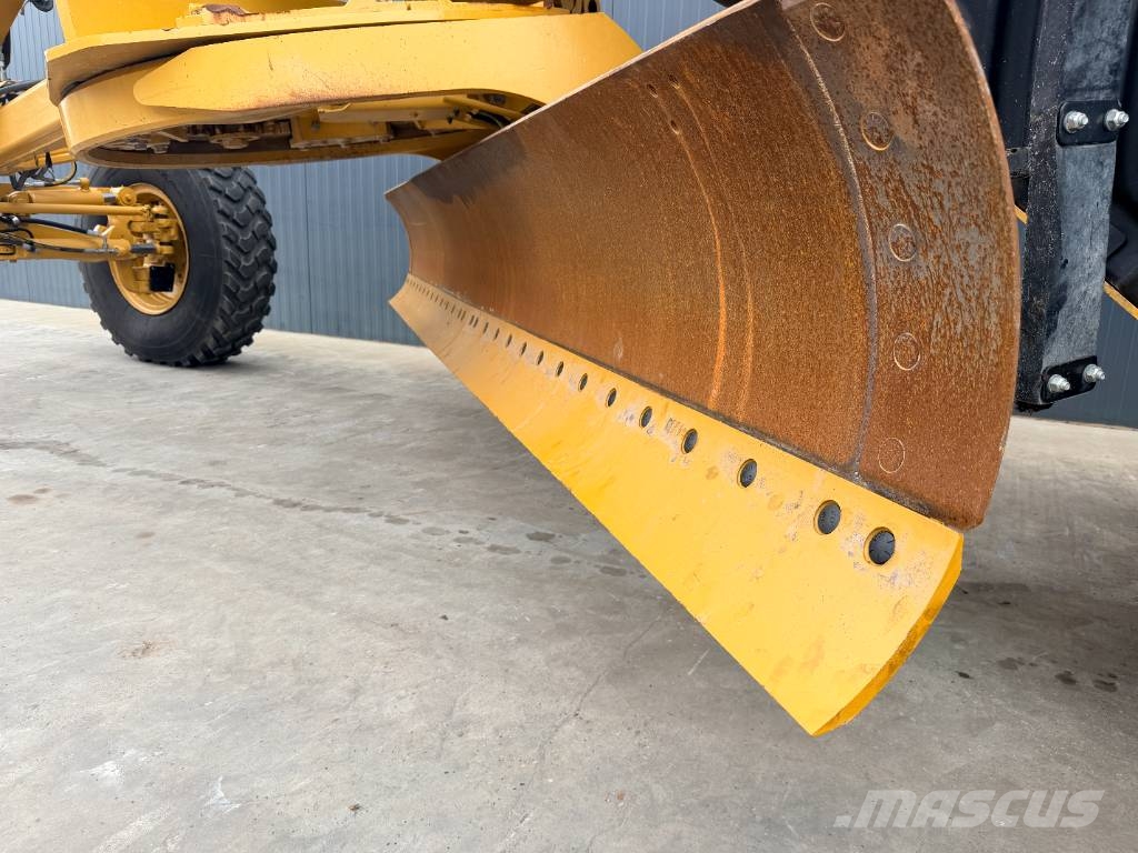 CAT 140M3 Niveleuse