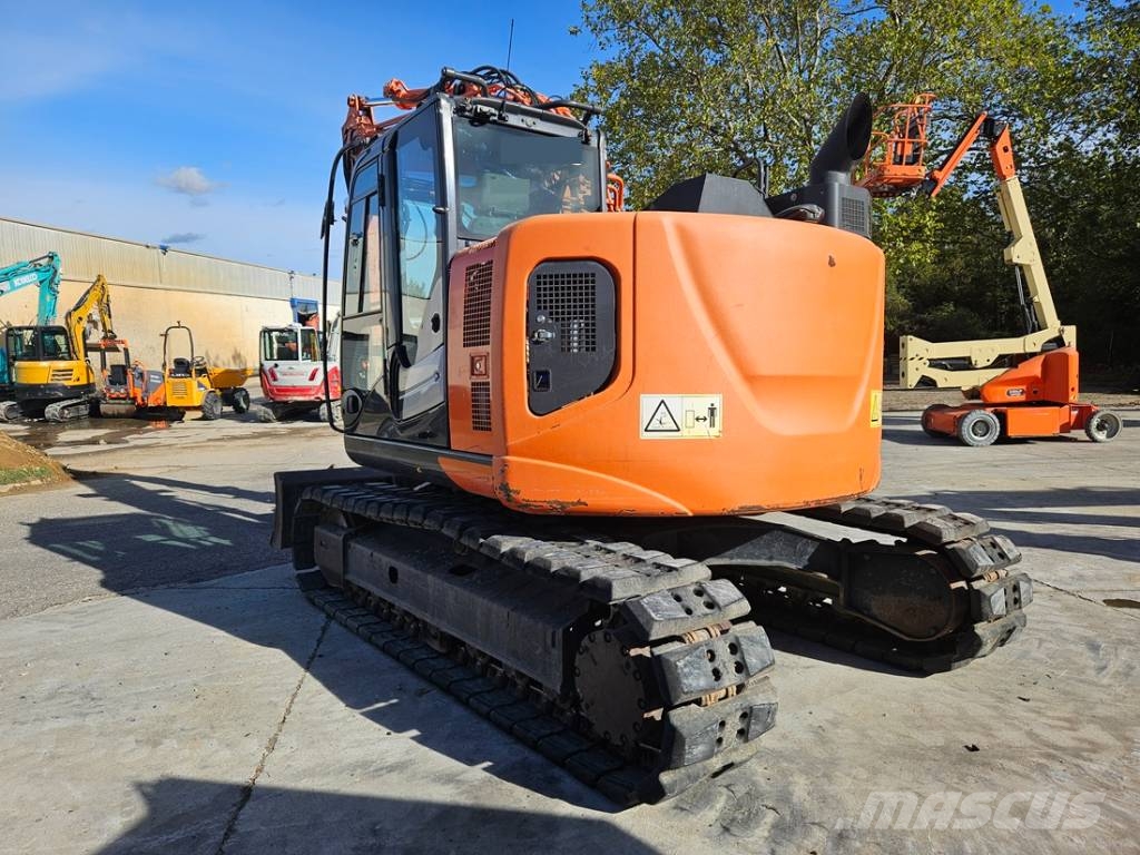 Hitachi ZX 135 US-6 Bandgrävare