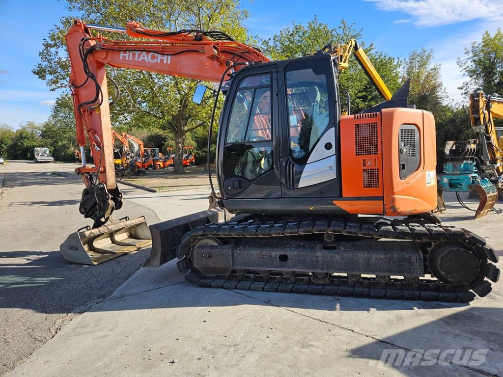 Hitachi ZX 135 US-6 Bandgrävare