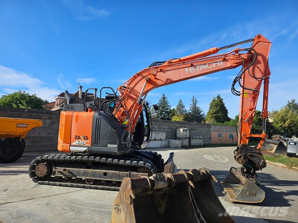 Hitachi ZX 135 US-6 Bandgrävare