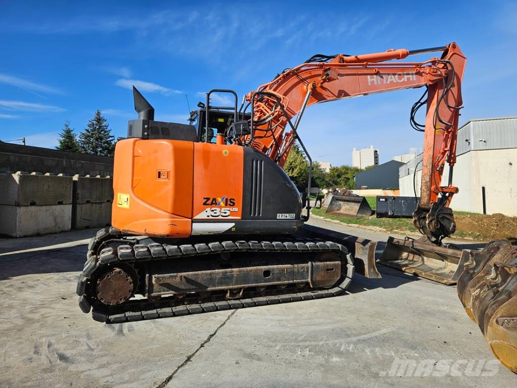 Hitachi ZX 135 US-6 Bandgrävare