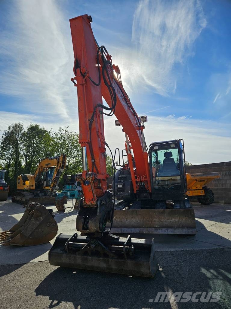 Hitachi ZX 135 US-6 Bandgrävare