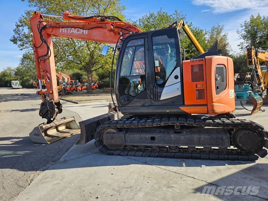 Hitachi ZX 135 US-6 Bandgrävare