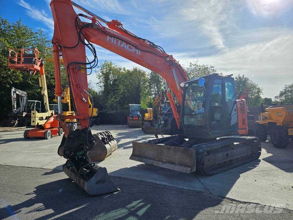 Hitachi ZX 135 US-6 Bandgrävare