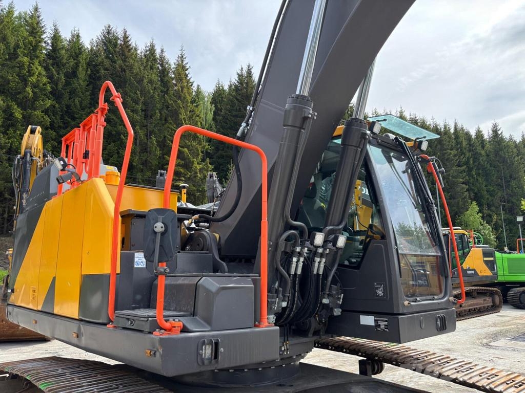 Volvo EC250EL حفارات زحافة