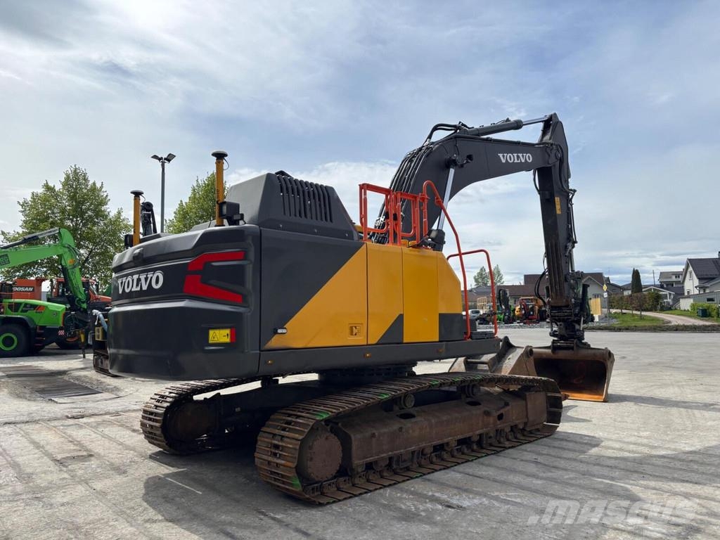 Volvo EC250EL حفارات زحافة