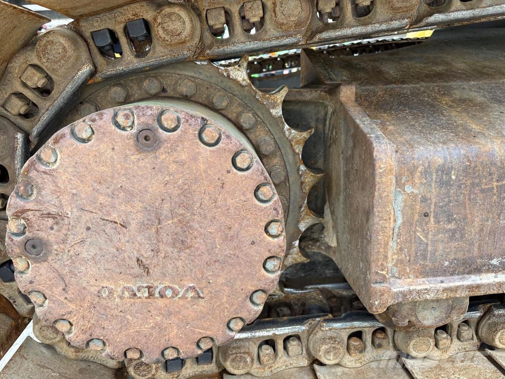 Volvo EC250EL حفارات زحافة