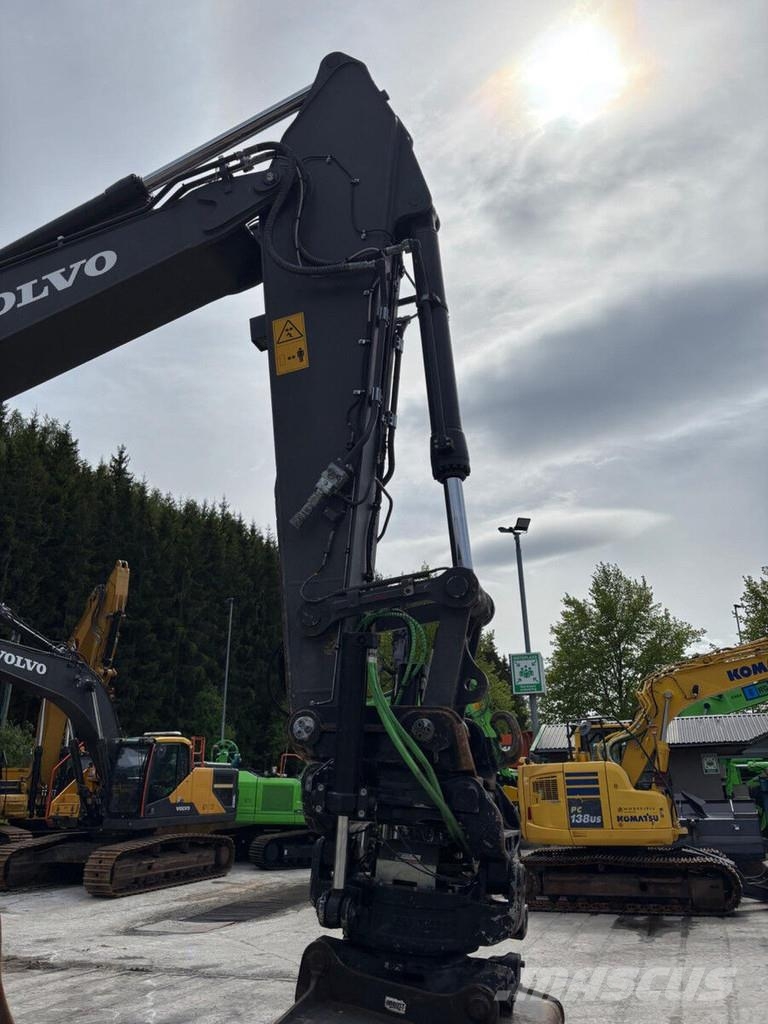 Volvo EC250EL حفارات زحافة