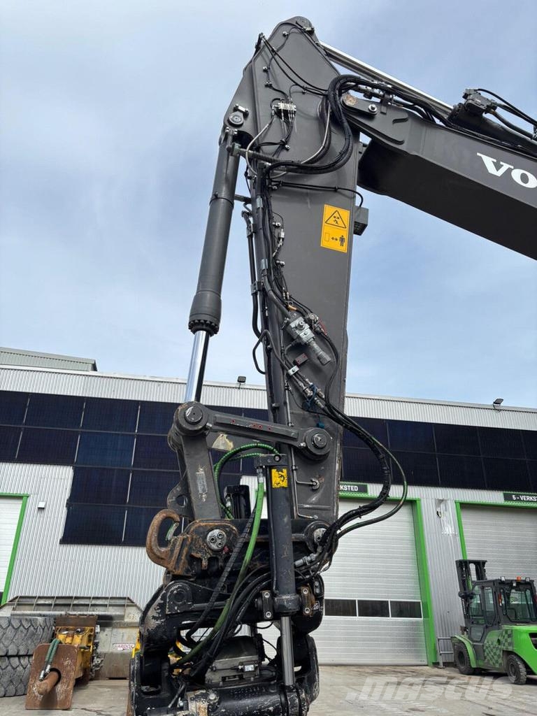 Volvo EC250EL حفارات زحافة