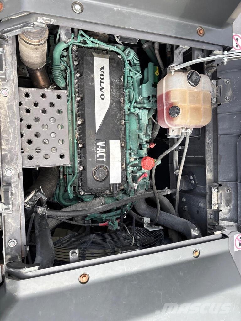 Volvo EC250EL حفارات زحافة
