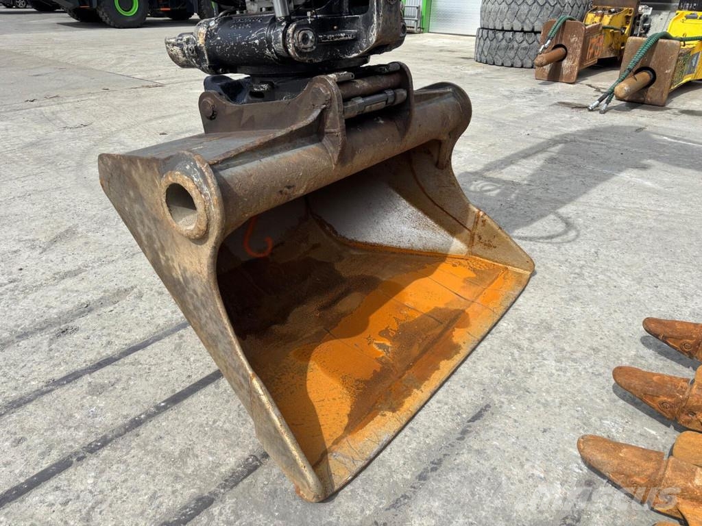 Volvo EC250EL حفارات زحافة