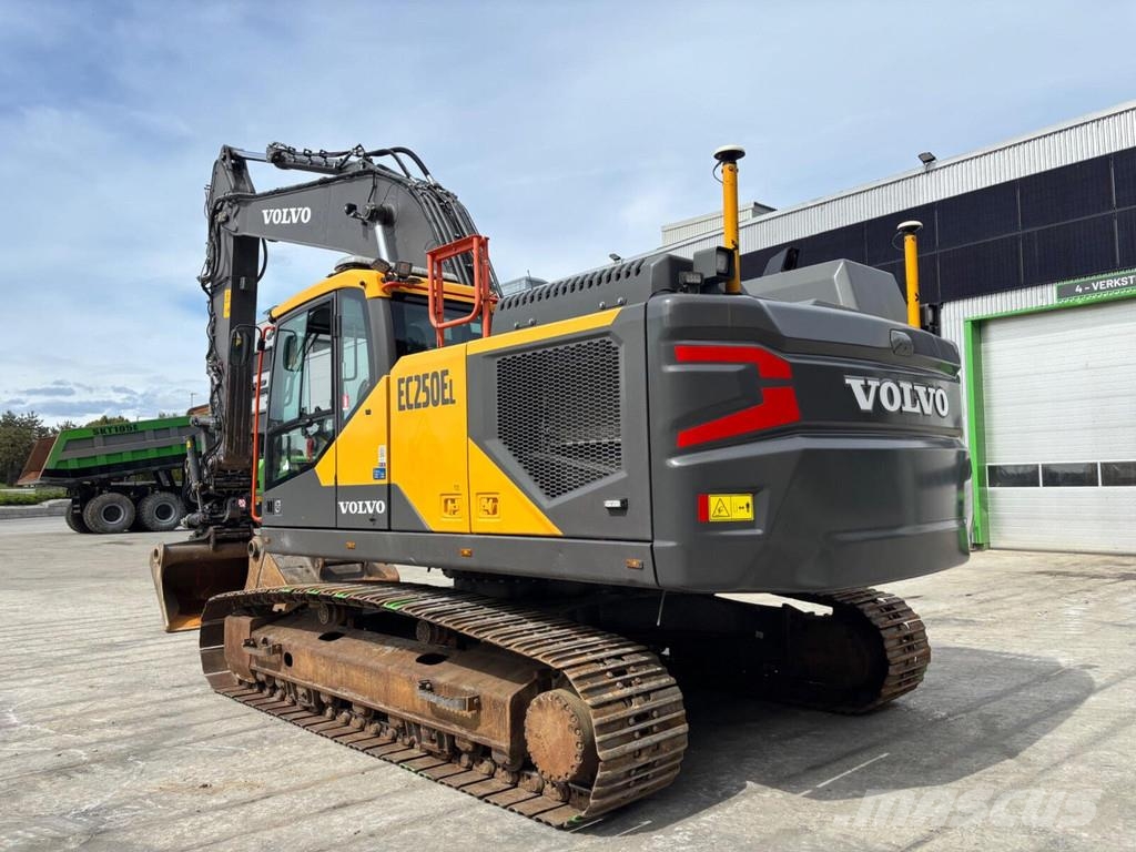 Volvo EC250EL حفارات زحافة