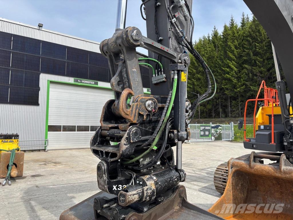 Volvo EC250EL حفارات زحافة