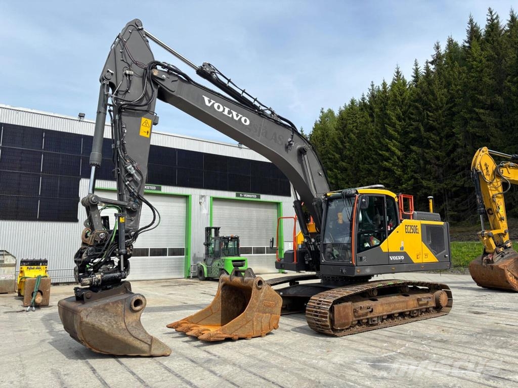 Volvo EC250EL حفارات زحافة