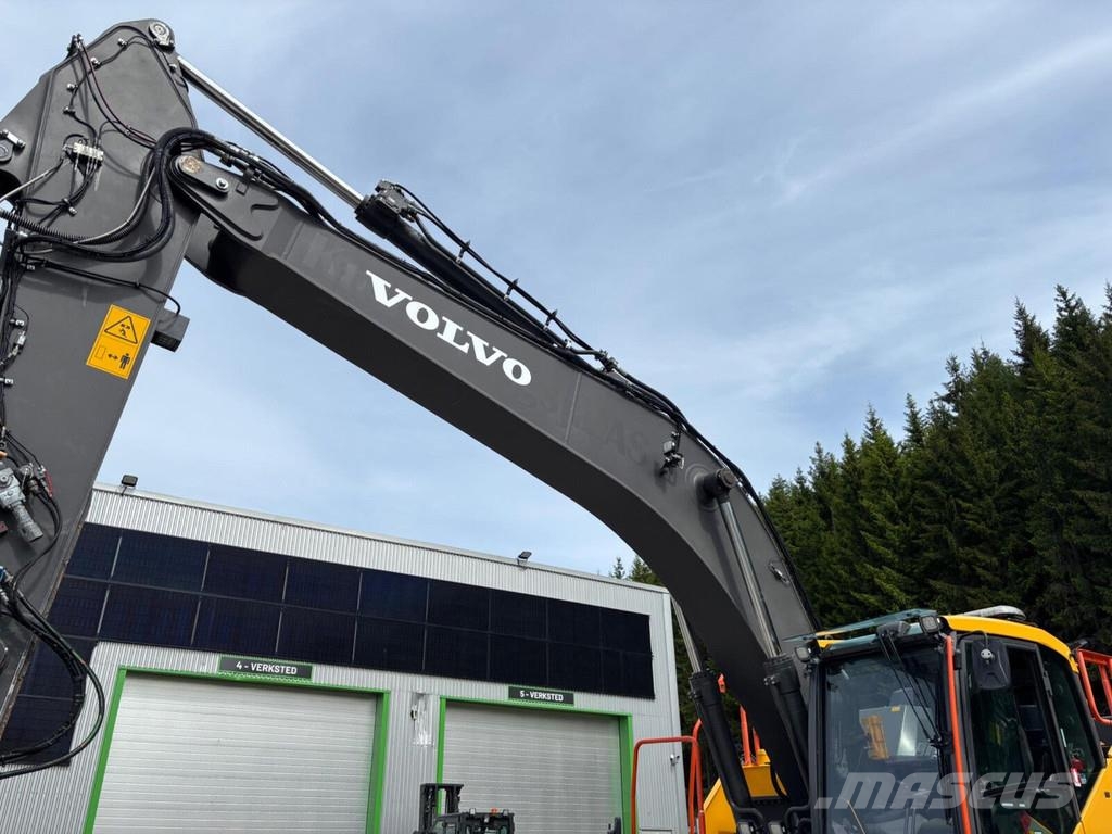 Volvo EC250EL حفارات زحافة