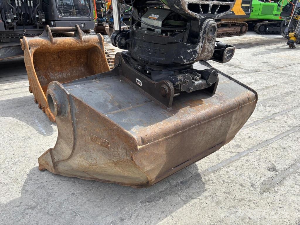 Volvo EC250EL حفارات زحافة