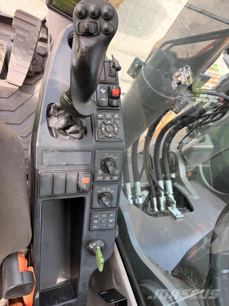 Volvo EC250EL حفارات زحافة