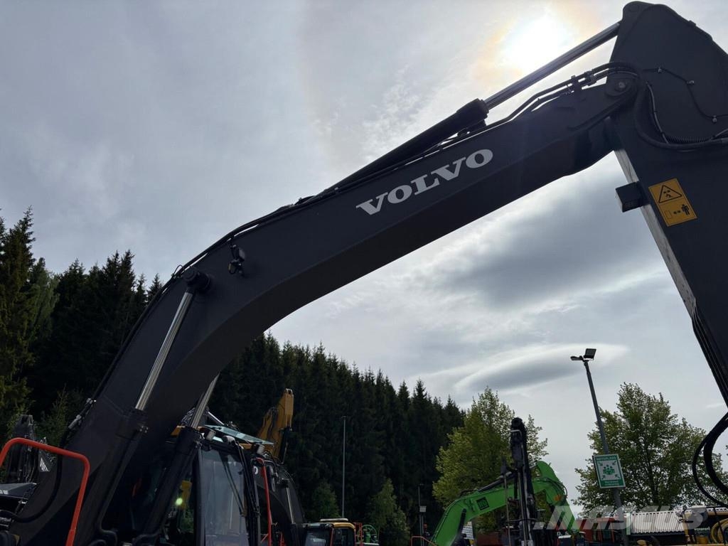 Volvo EC250EL حفارات زحافة